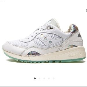 Saucony Shadow 6000 Pearl, like new (slightly worn) condition. Men 7/ women 8.5